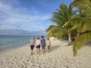 Read more about the article Day 4 Cook Islands – From Church Hymns to Car Trouble: Rarotonga to Aitutaki