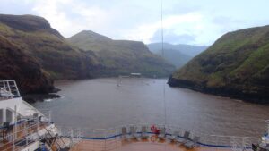 Read more about the article Aranui 5 Day 9: The Captain’s Ballet in a Harbour Too Small for the Ship